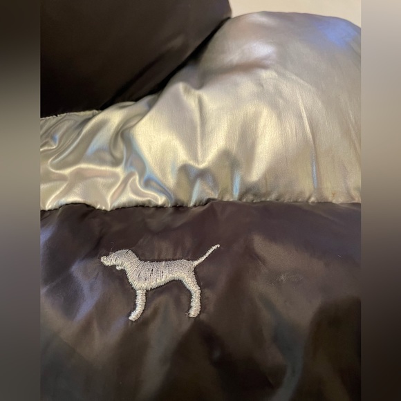 ❣️ $29.00 ❣️Pink Victoria Secret polyfill Black and Silver Warm Cuddly Vest. - Picture 5 of 12